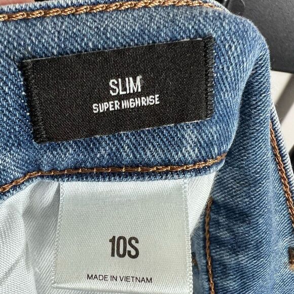 Express Super High Waisted Light Wash Raw Hem Slim Jeans Size 10 Short - Picture 5 of 16